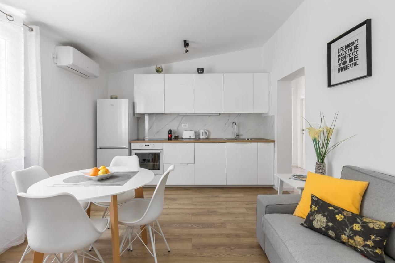 Tonina - House With Terrace, Jacuzzi, Free Parking Apartment Split Luaran gambar
